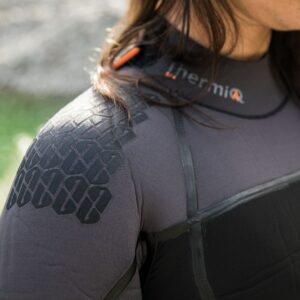 Apeks THERMIQ 5mm Women’s Wetsuit front view, premium diving wetsuit with Graphene thermal lining for scuba divers.